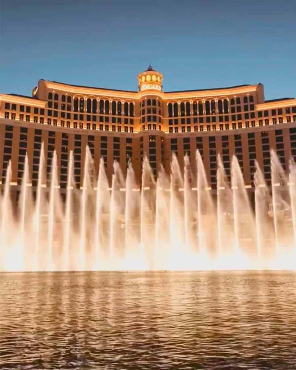fountains-of-bellagio-vegas-right-now