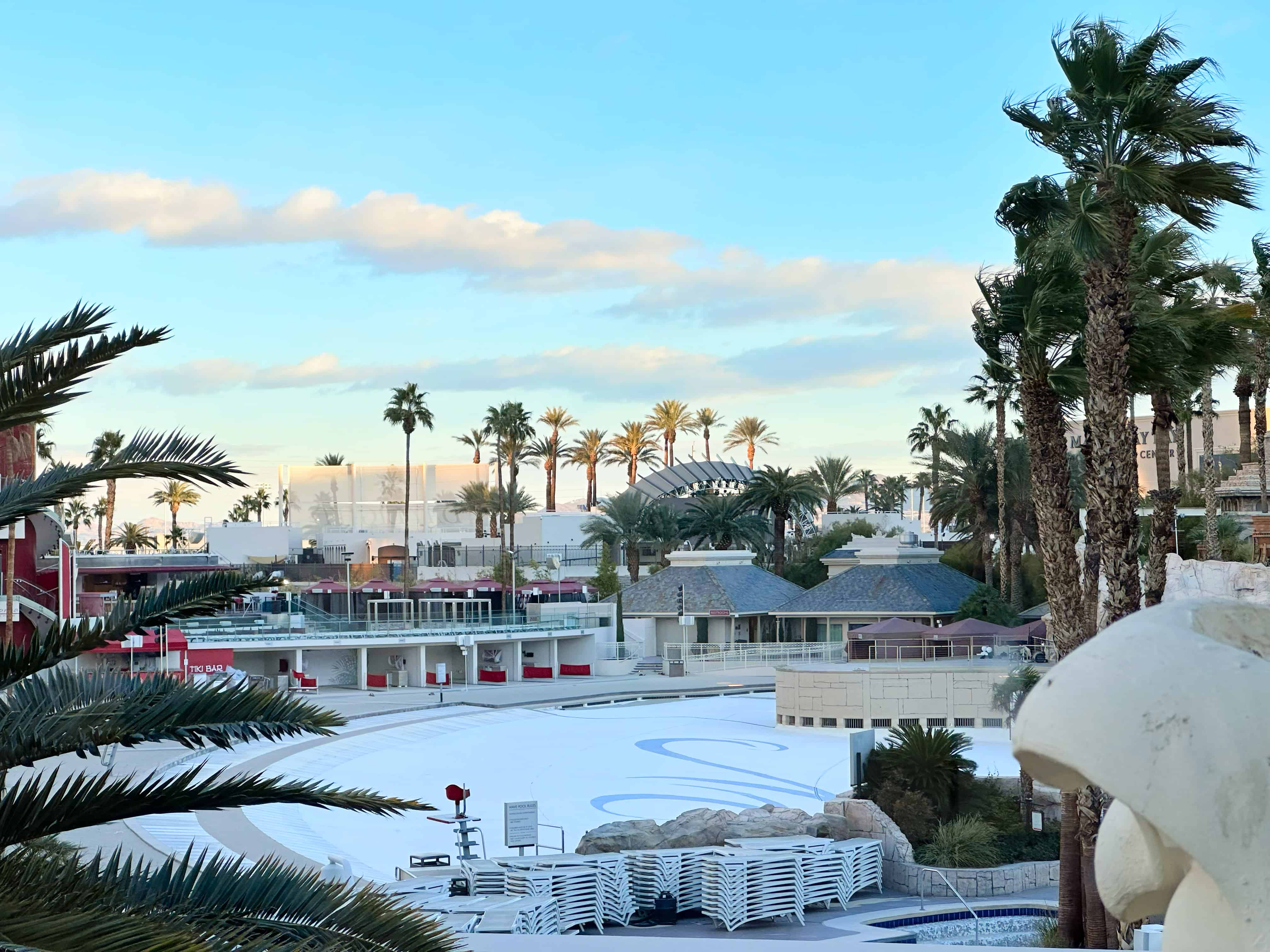Vegas Pool Season Extended? December Surprises Await! - 0ubirsp